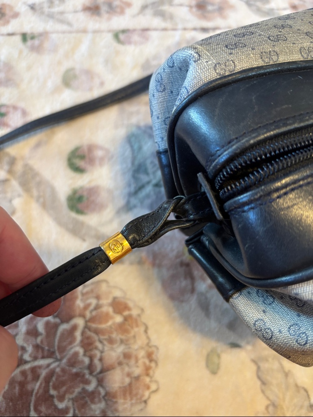 GUCCI GG Supreme Barrel Navy Shoulder/Cross Body Bag - Picture 4 of 7
